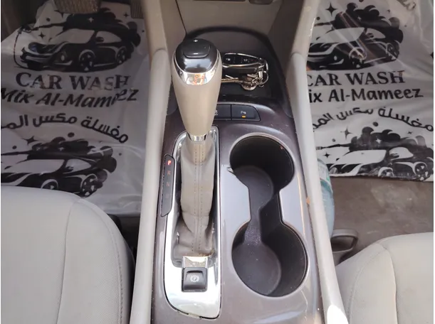 Car image 18