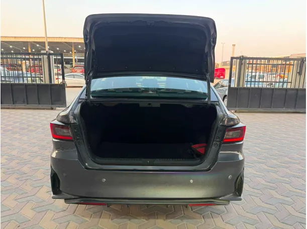 Car image 23