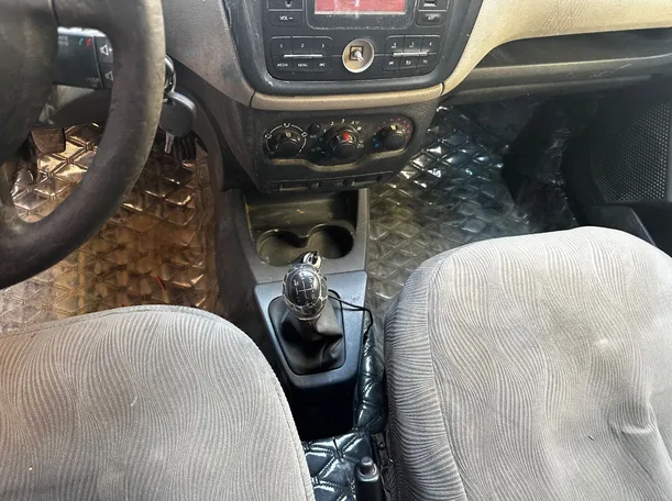 Car image 13