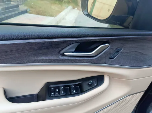 Car image 37