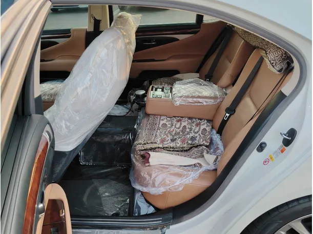 Car image 14