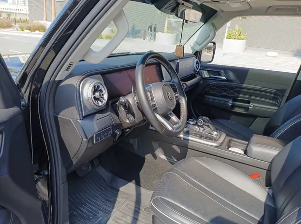 Car image 11