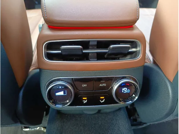 Car image 29