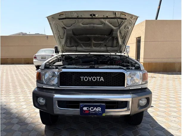Car image 24