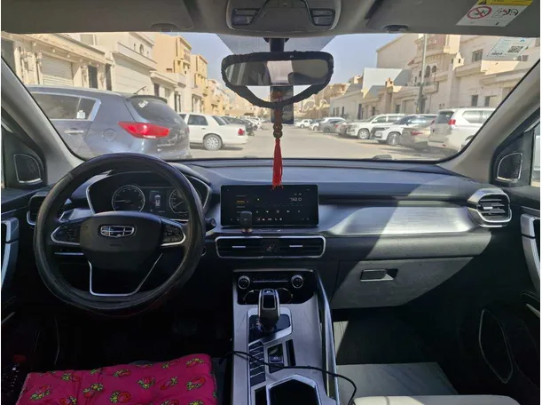 Car image 14