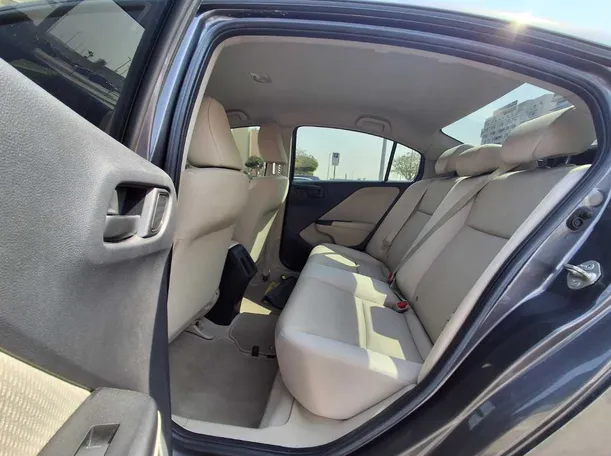 Car image 13