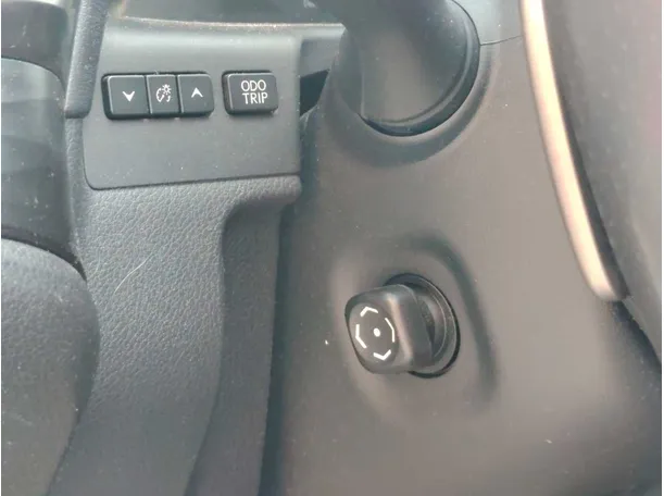 Car image 30