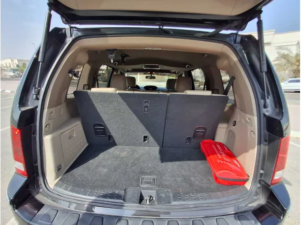 Car image 19