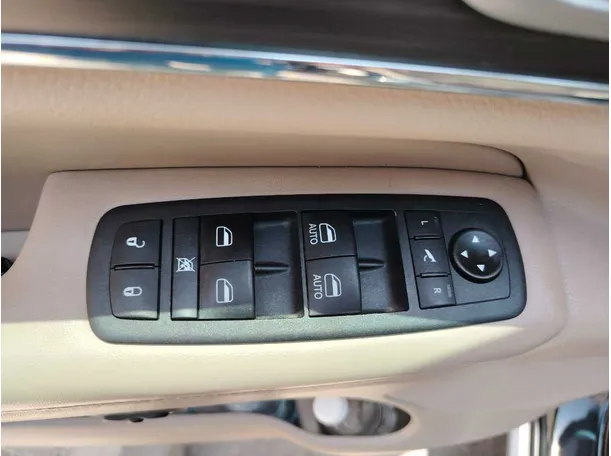 Car image 37