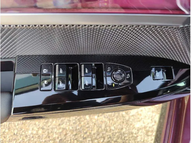 Car image 29