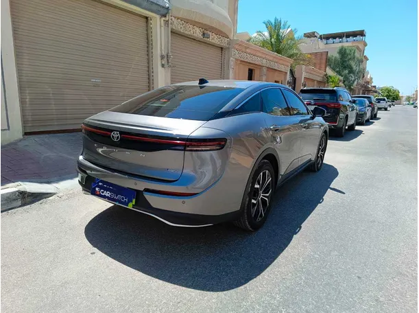 Car image 7