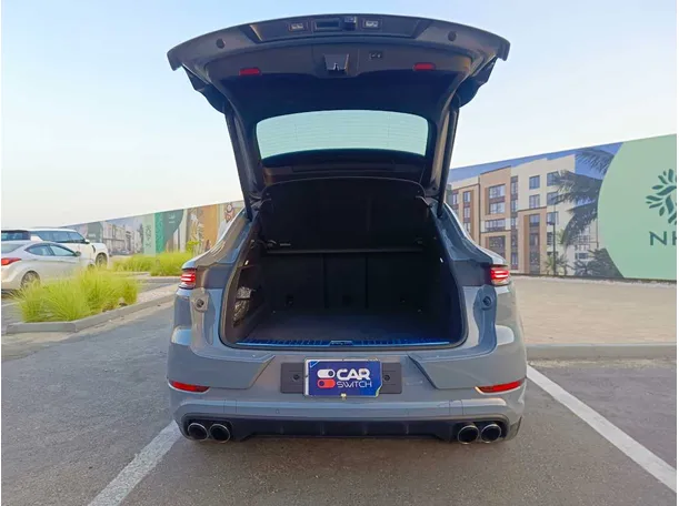 Car image 32