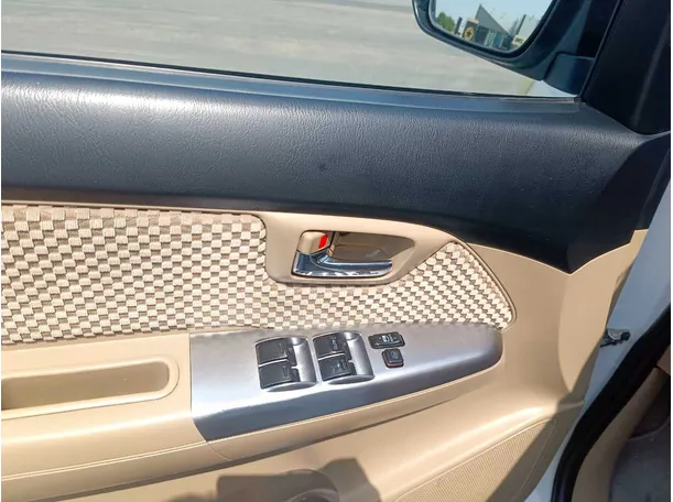 Car image 29