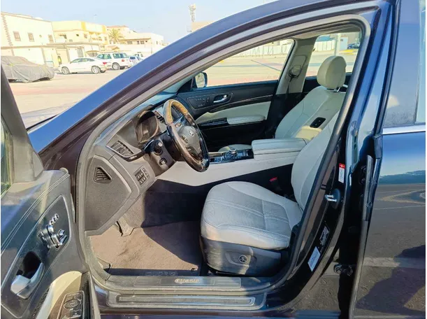 Car image 14