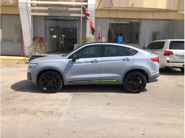 Car image 8