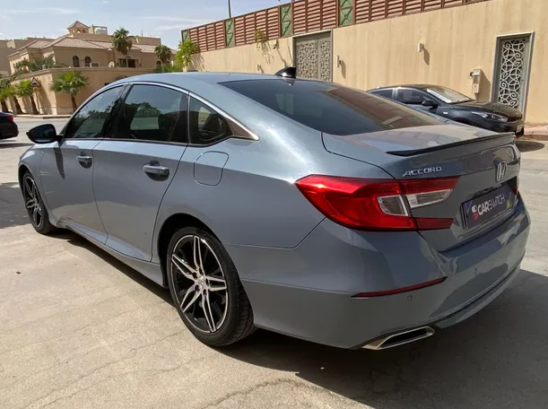 Car image 7