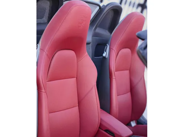 Car image 10