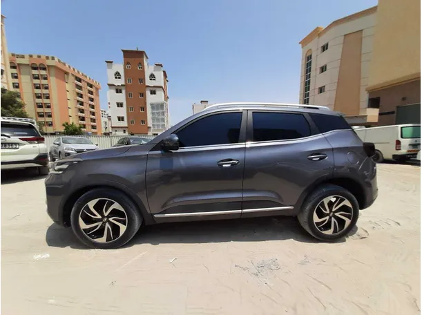 Car image 4