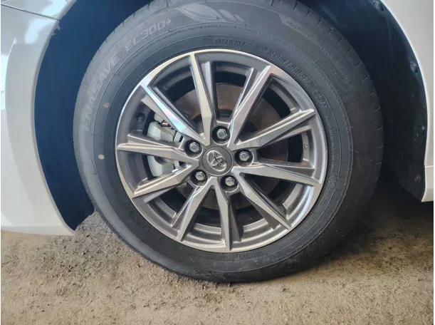 Car image 10