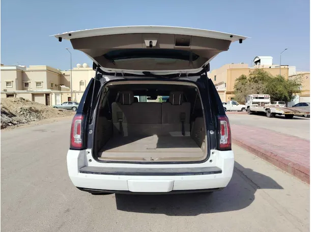 Car image 24