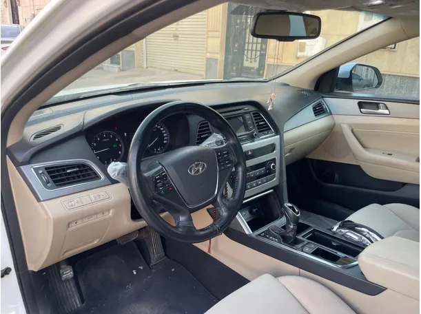 Car image 13