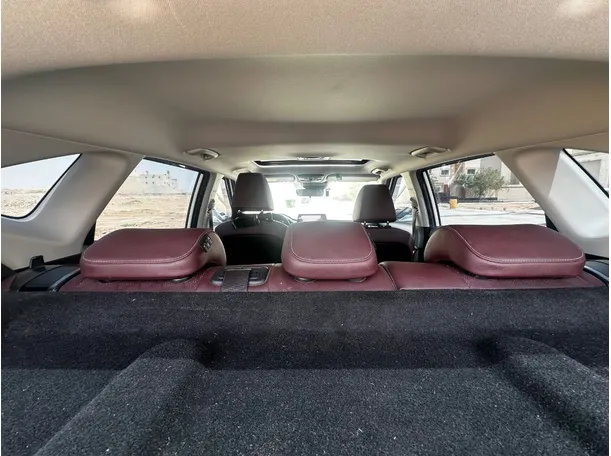 Car image 24