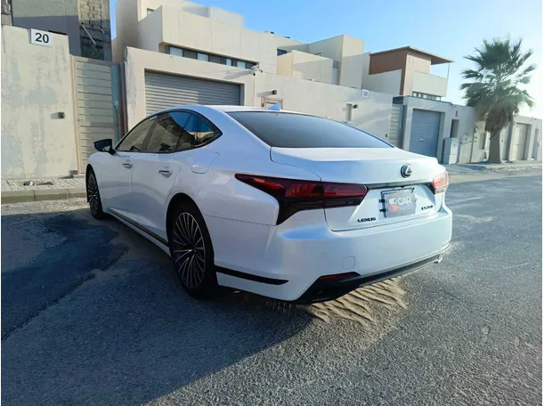 Car image 10