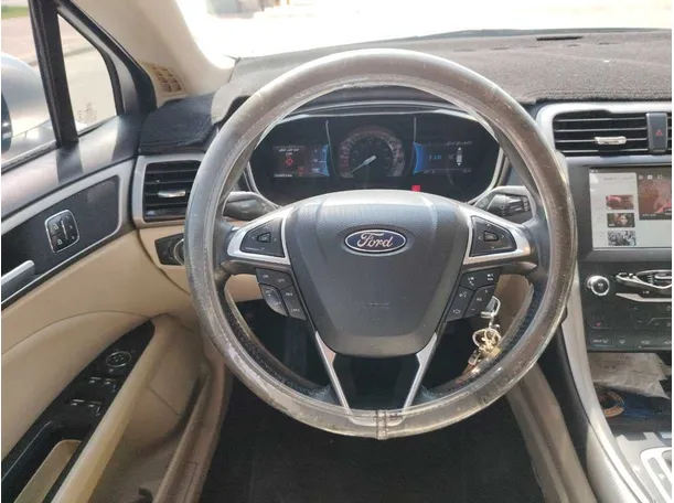 Car image 13