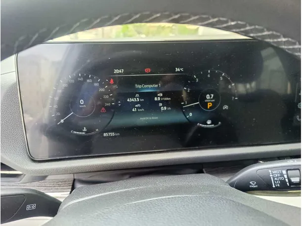 Car image 25