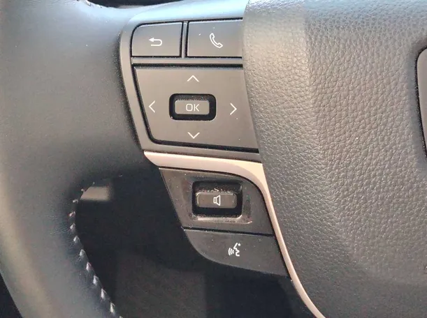 Car image 36