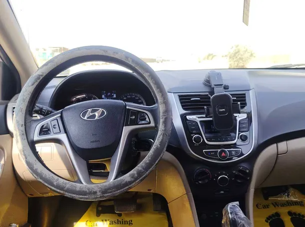 Car image 18