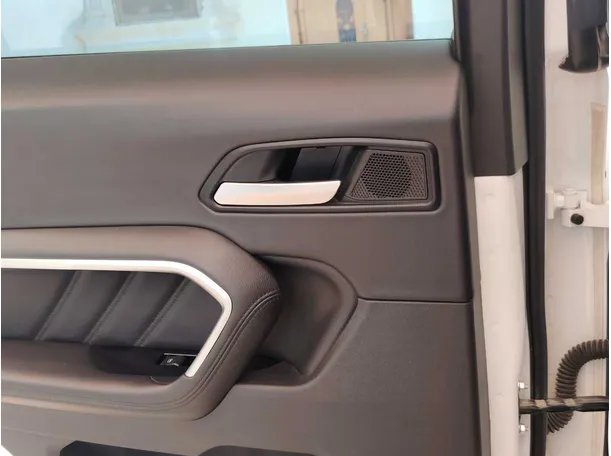 Car image 30