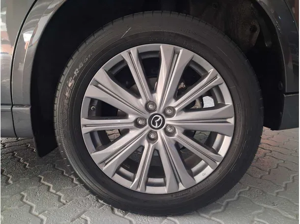 Car image 9
