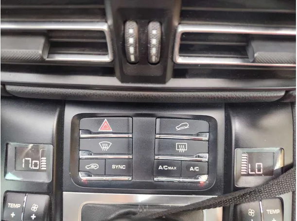 Car image 27