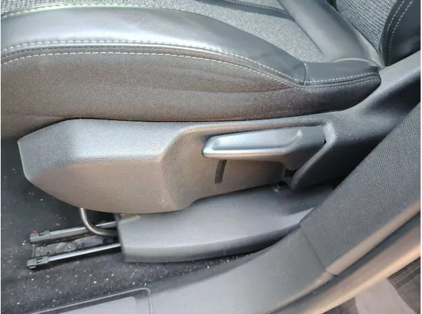 Car image 35