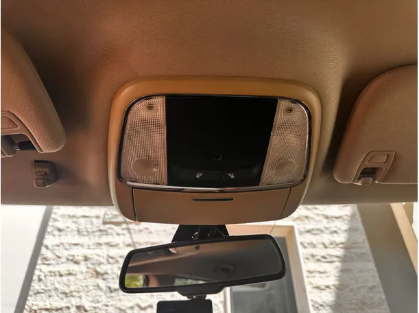 Car image 27