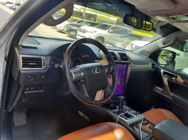 Car image 11