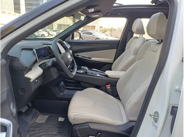 Car image 12