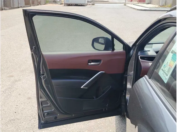 Car image 11