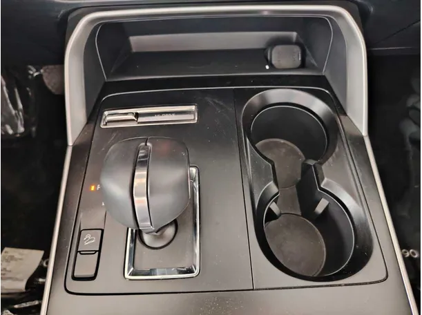 Car image 25