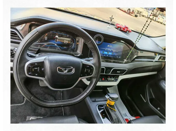 Car image 9