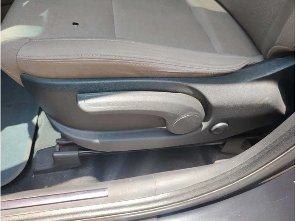 Car image 32