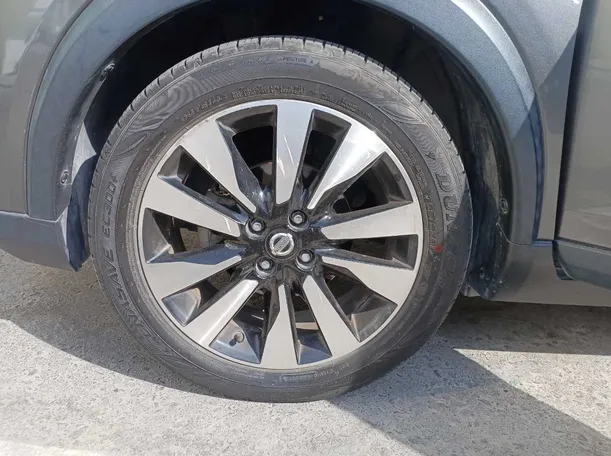Car image 9