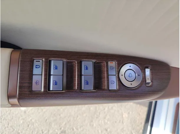 Car image 31