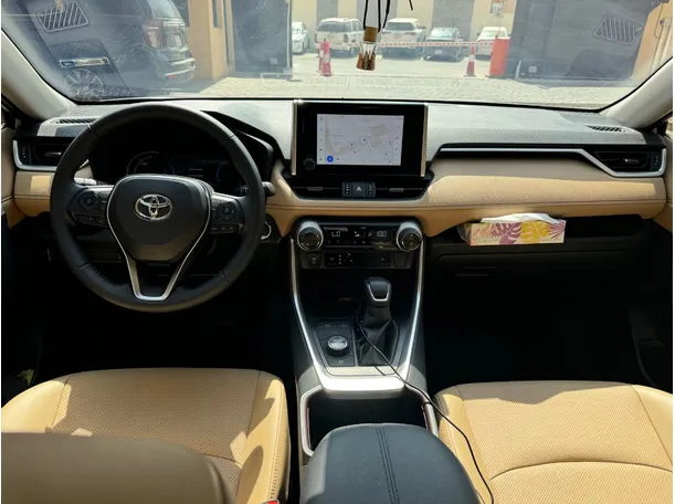 Car image 16