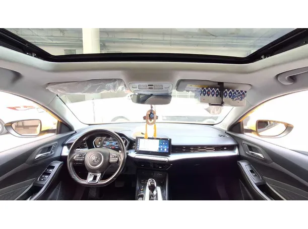 Car image 17