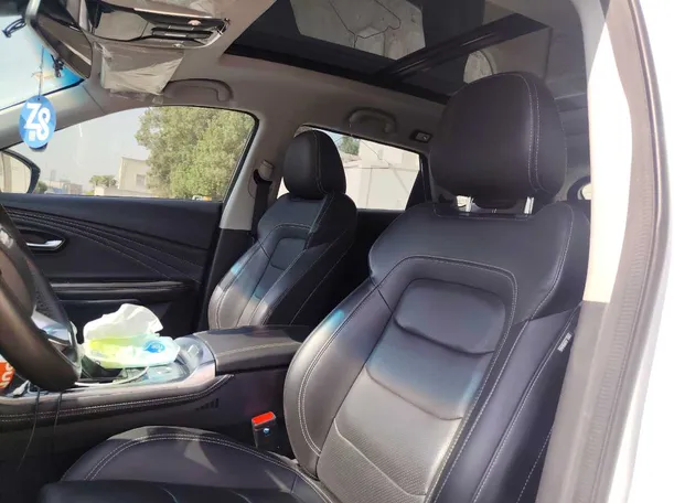 Car image 13