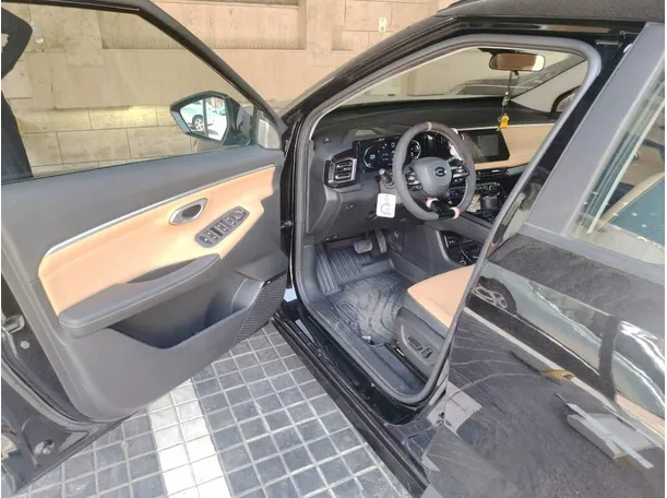 Car image 10