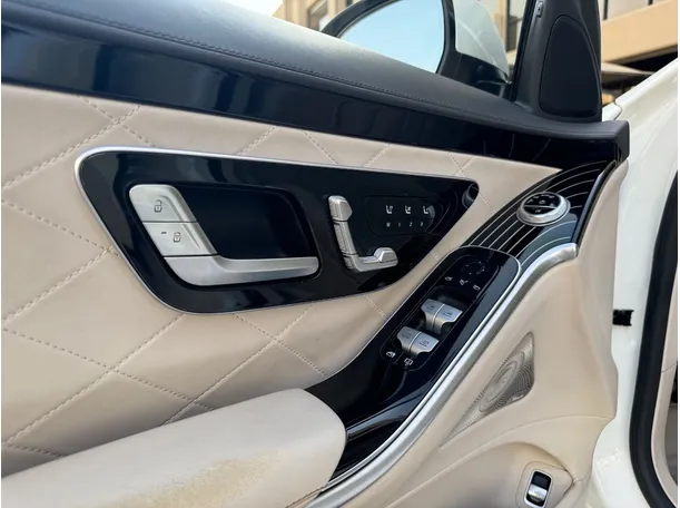 Car image 30