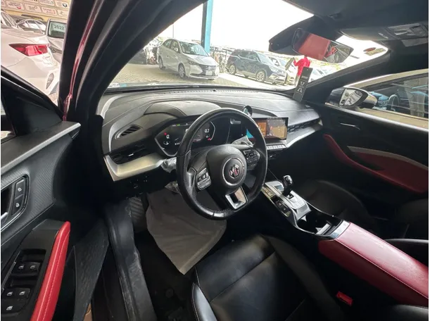 Car image 12